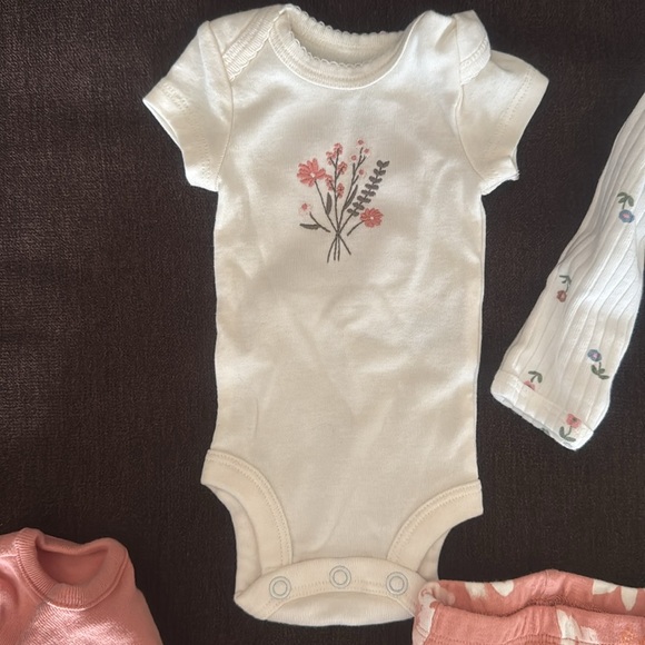 Carter’s Preemie girl’s matching outfit sets - Picture 3 of 7